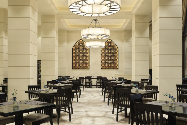Fanar-Hotel-&-Residences-Hawana-Salalah-Oman-Main-Restaurant-al-souk