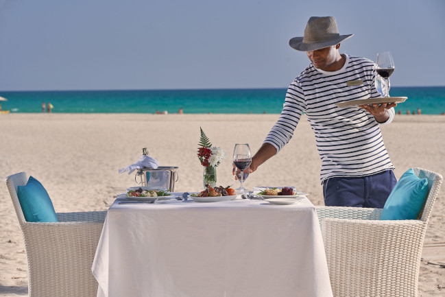 slider 3.Fanar-Hotel-&-Residences-Hawana-Salalah-Oman-Breakers-Lunch-By-The-Beach