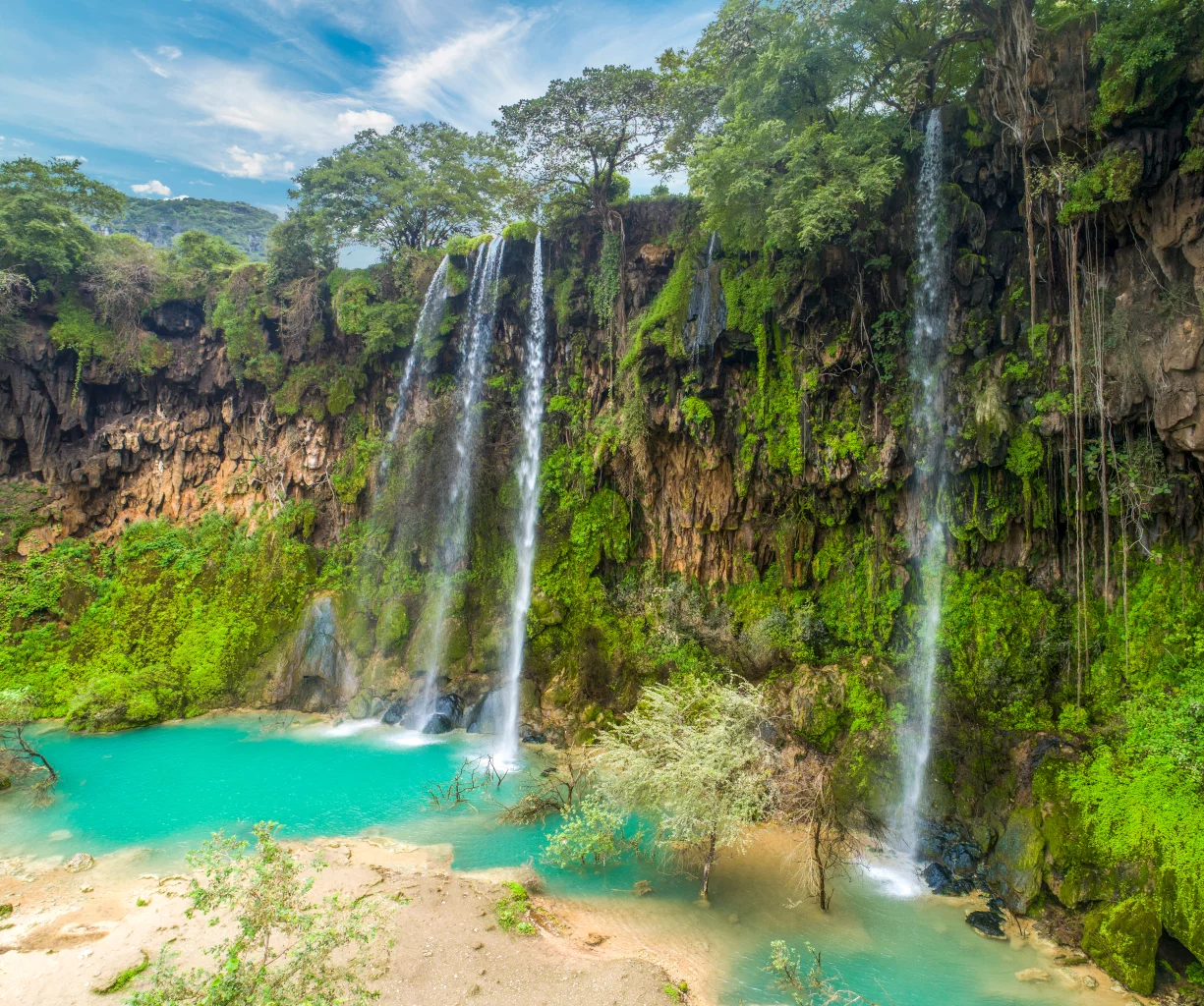 Ayn-Athum-waterfall-Salalah-Dhofar-Khareef