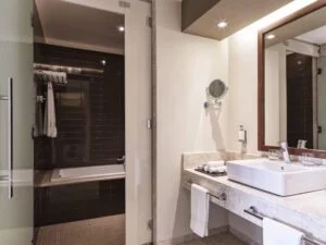 Fanar-Hotel-&-Residences-Hawana-Salalah-Oman-Deluxe-Suite-Bathroom