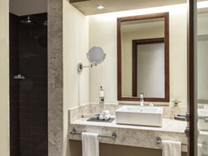 Fanar-Hotel-&-Residences-Hawana-Salalah-Oman-Family-Room-Lagoon-Bathroom