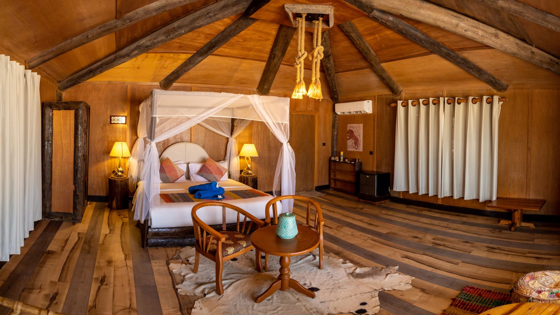 اكواخ بسرير كينج في ايكو لودج عمان الربع الخالي