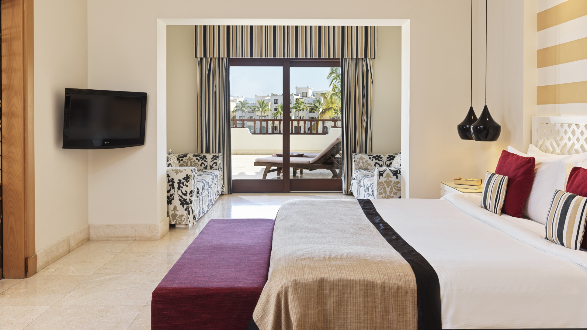 Juweira Boutique Hotel Hawana Salalah Oman Marina Suite Red