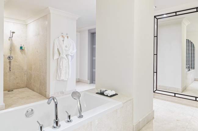 Juweira-Boutique-Hotel-Hawana-Salalah-Oman-Juweira-Marina-Suite-Blue-Bathroom-2